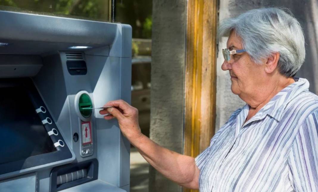 Çalışan emeklilerin maaşı tamamen kesilebilir! Kara haberi SGK Uzmanı verdi 2